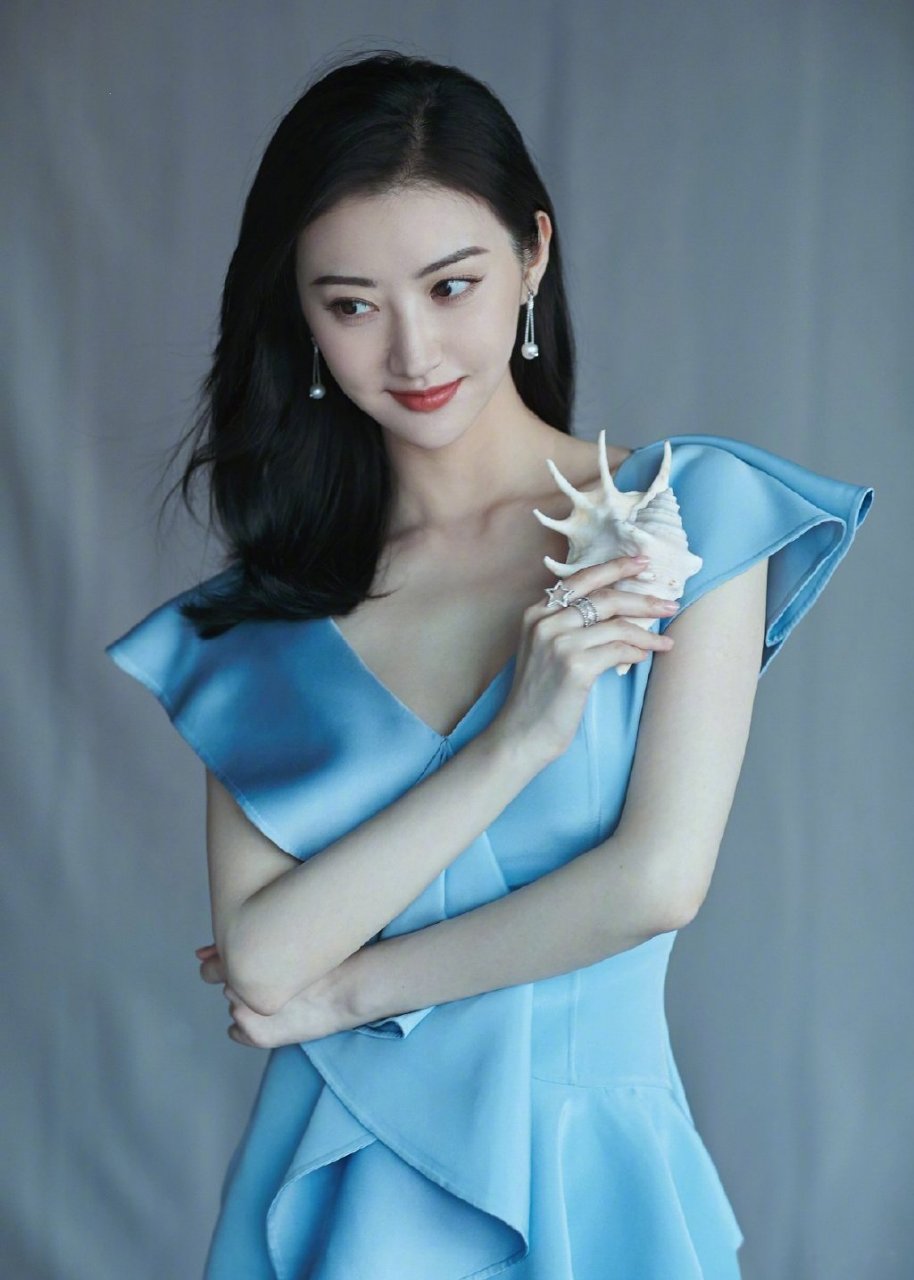 景甜浅蓝裙装青春时尚