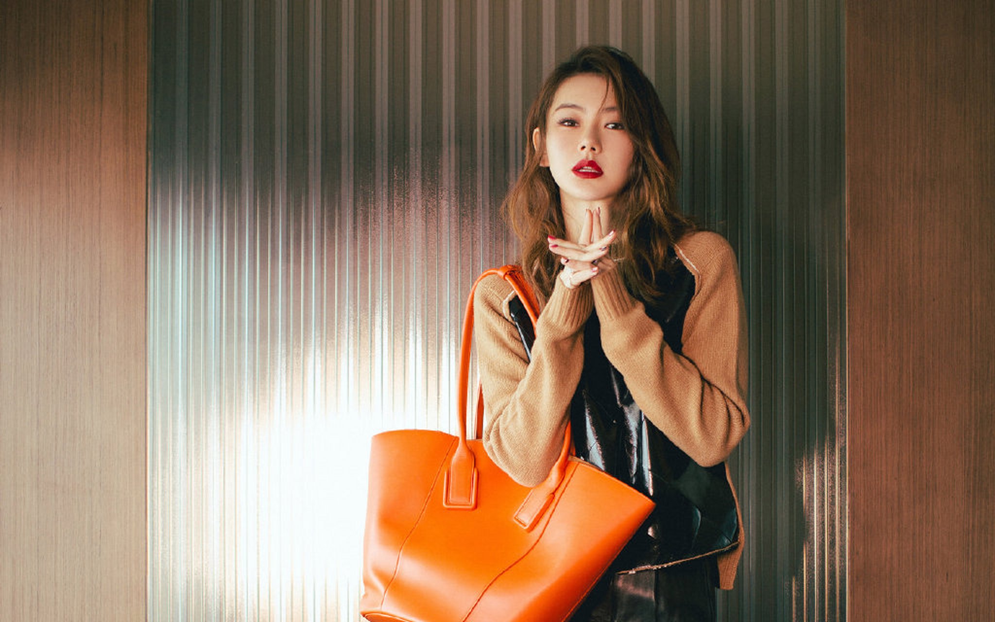 戚薇妩媚大红唇复古小女人桌面壁纸