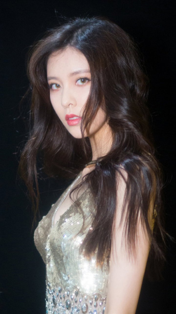 宋妍霏手机壁纸,高白瘦亮眼吸睛