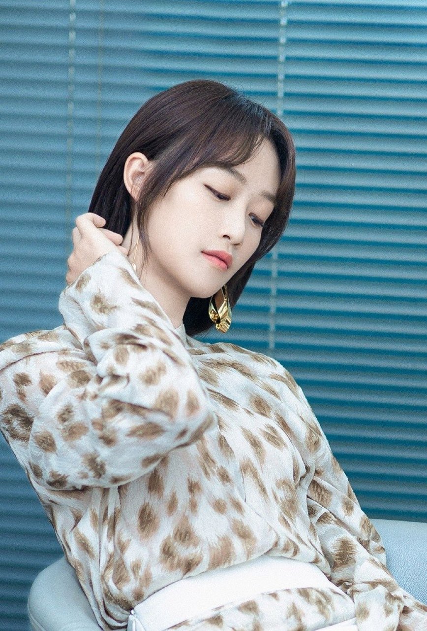 蓝盈莹,短发温婉气质