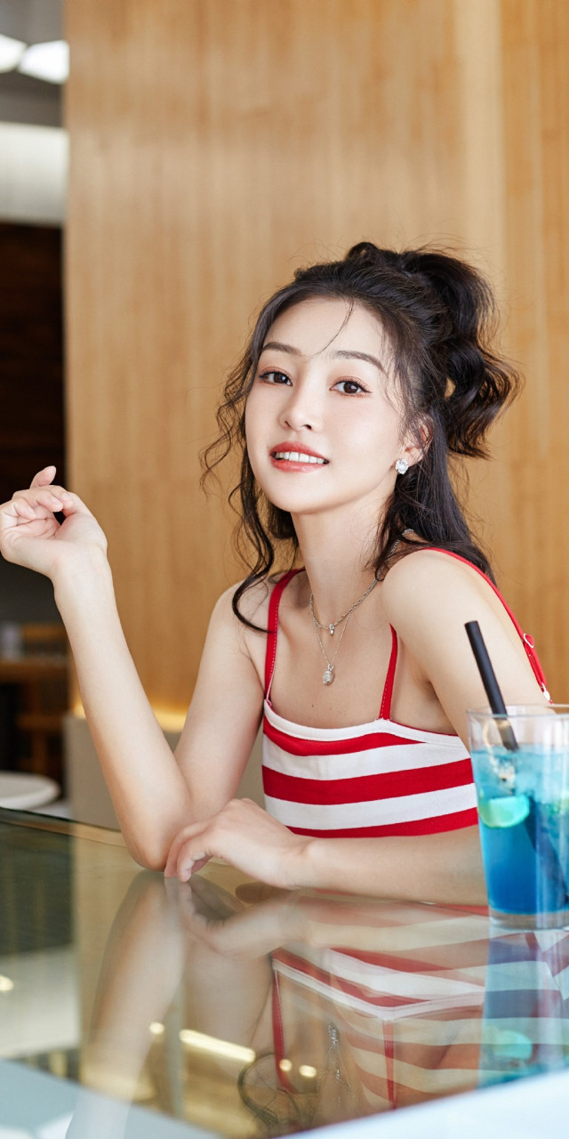 郭艳甜美风写真,温柔如春日的花香,沁人心脾.