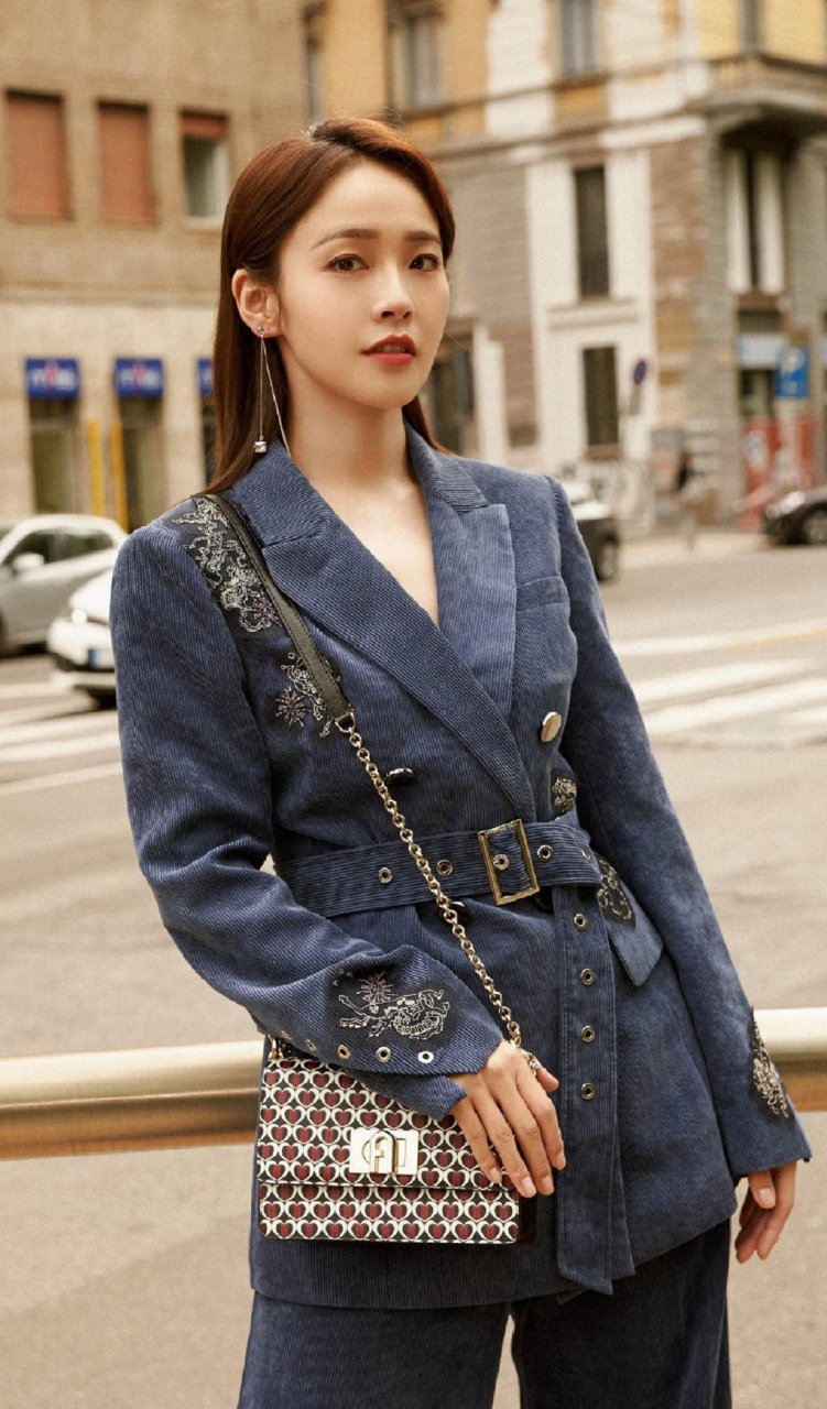 张佳宁米兰时装周宣传美图