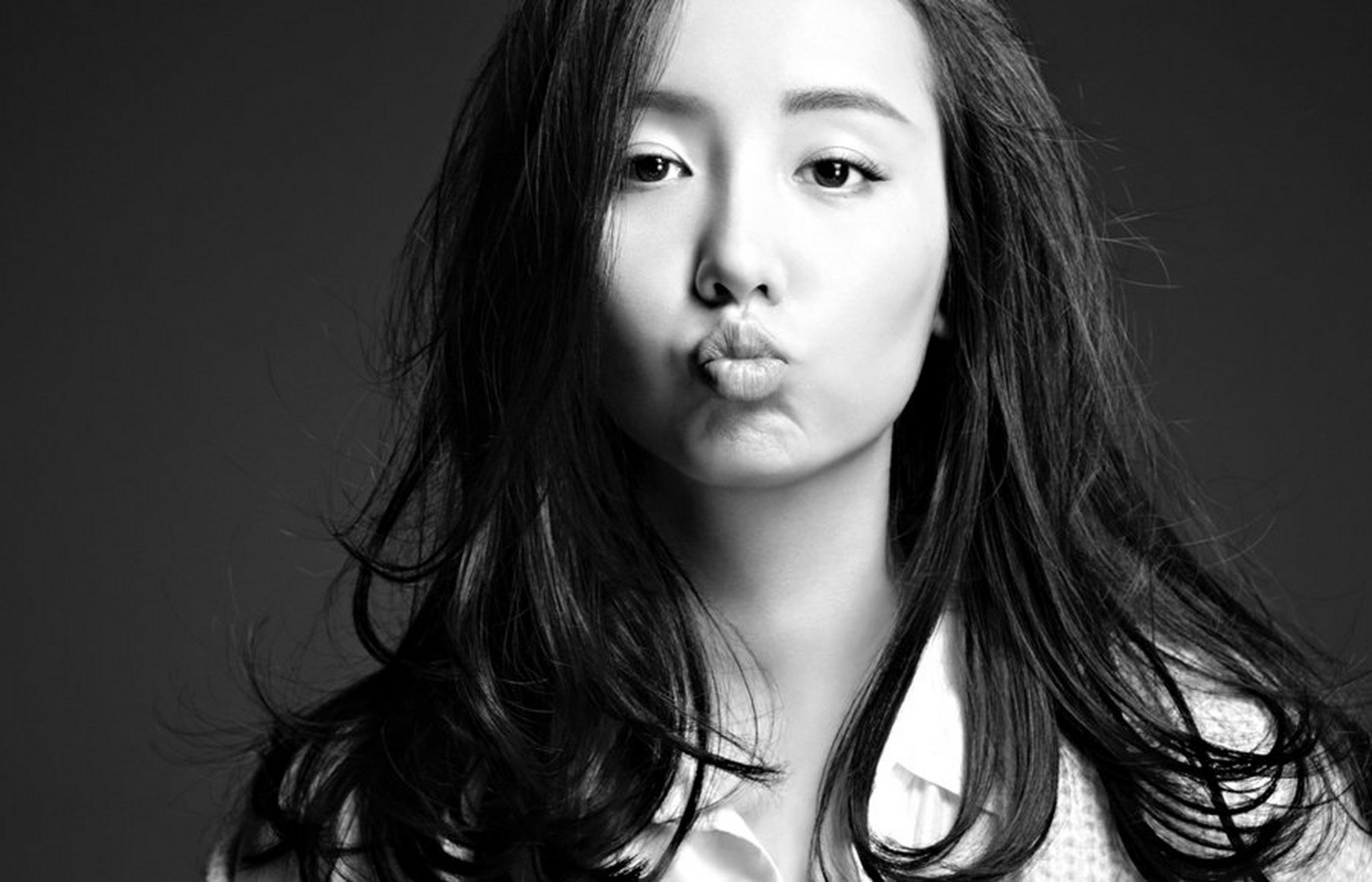 吕一个性黑白写真