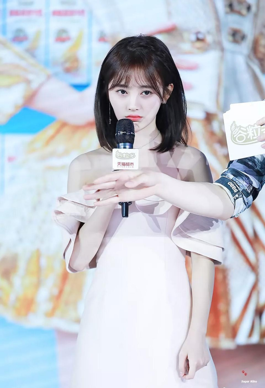 鞠婧祎饭拍,实力卖萌,可爱萌萌哒.@snh48-鞠婧祎