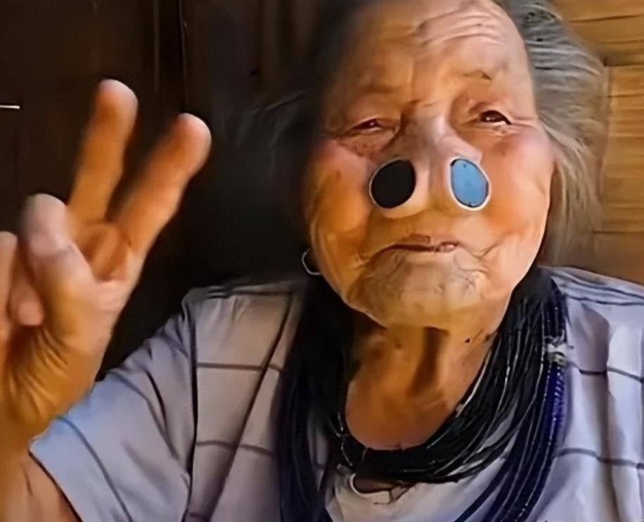 这是一个原始部落地区,这里的女人想要结婚,就要割掉