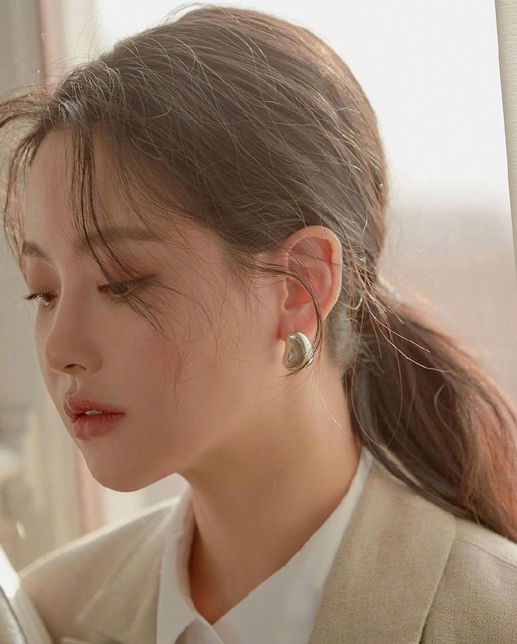 女生头像:吴涟序