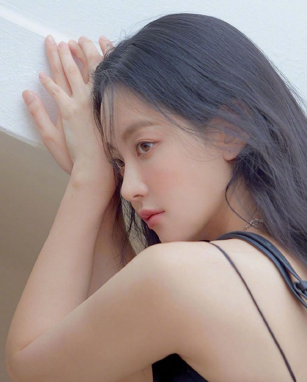 女生头像:吴涟序