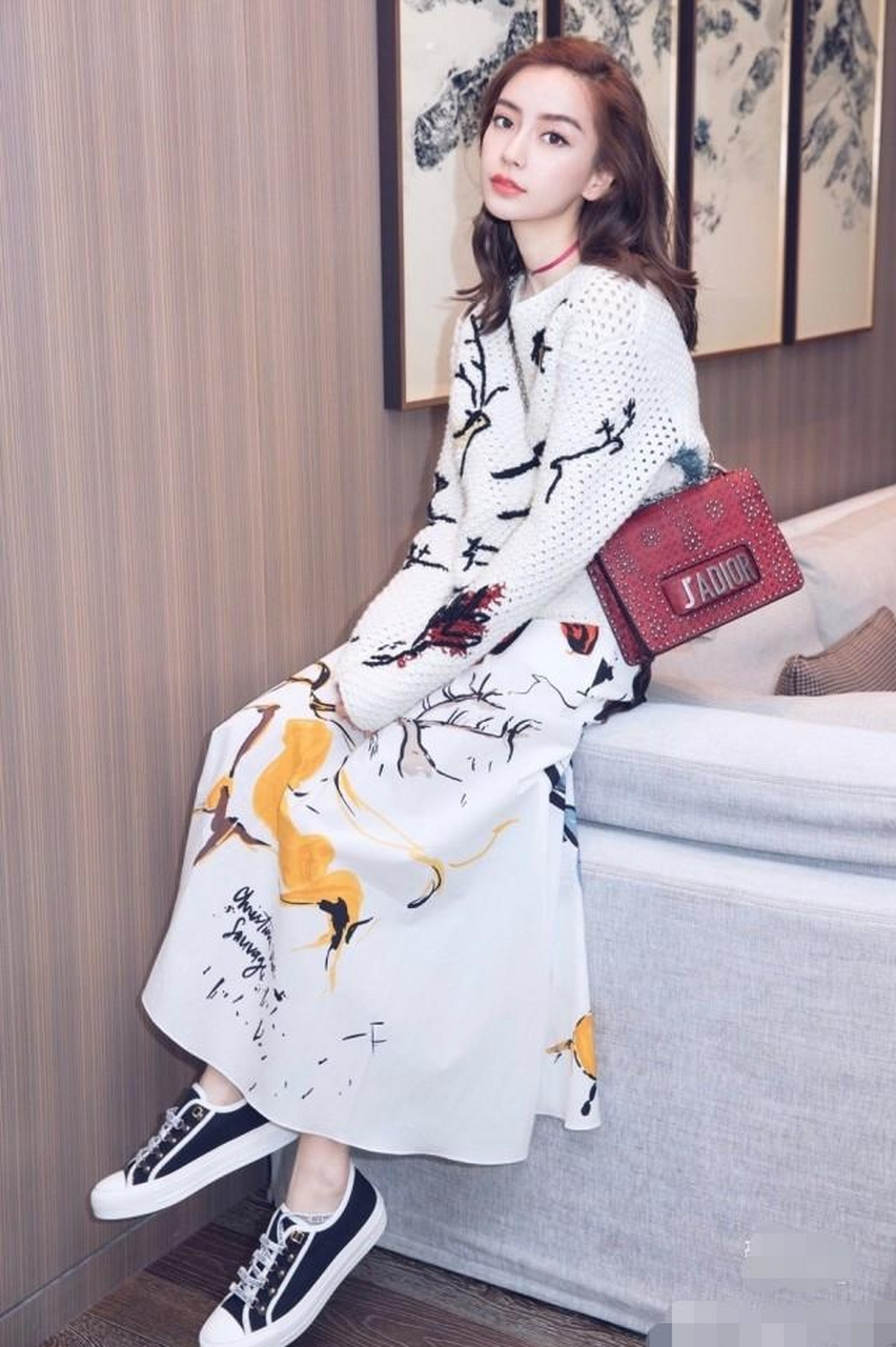 angelababy杨颖优雅演绎dior迪奥2018早春系列时尚街拍
