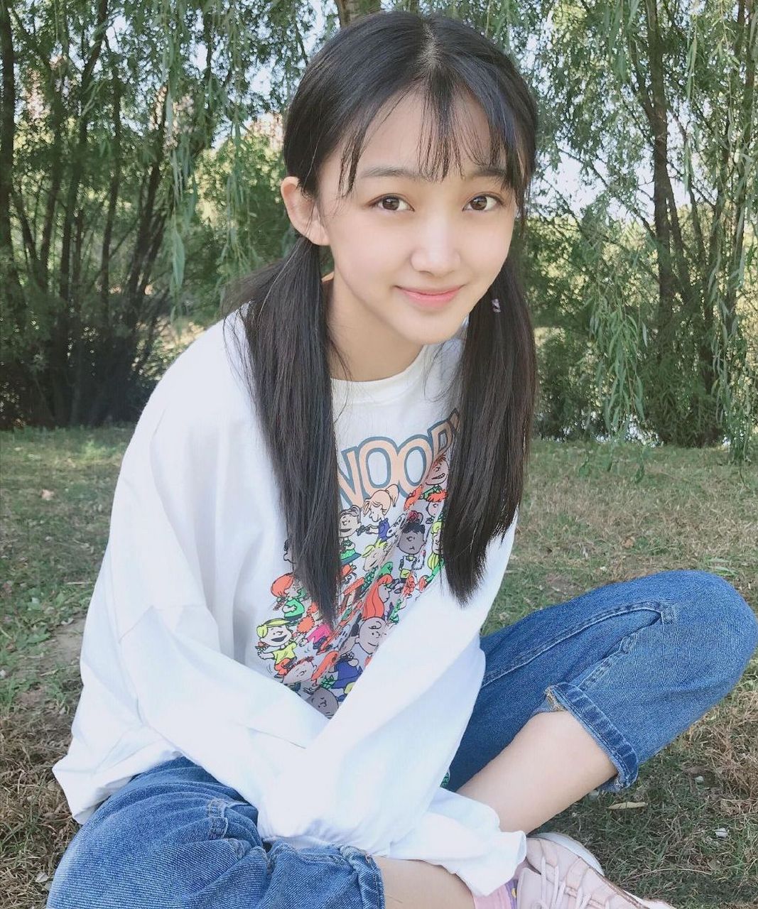 曲芷含秋天户外写真保持微笑的眼睛,才能看见更多美的风景