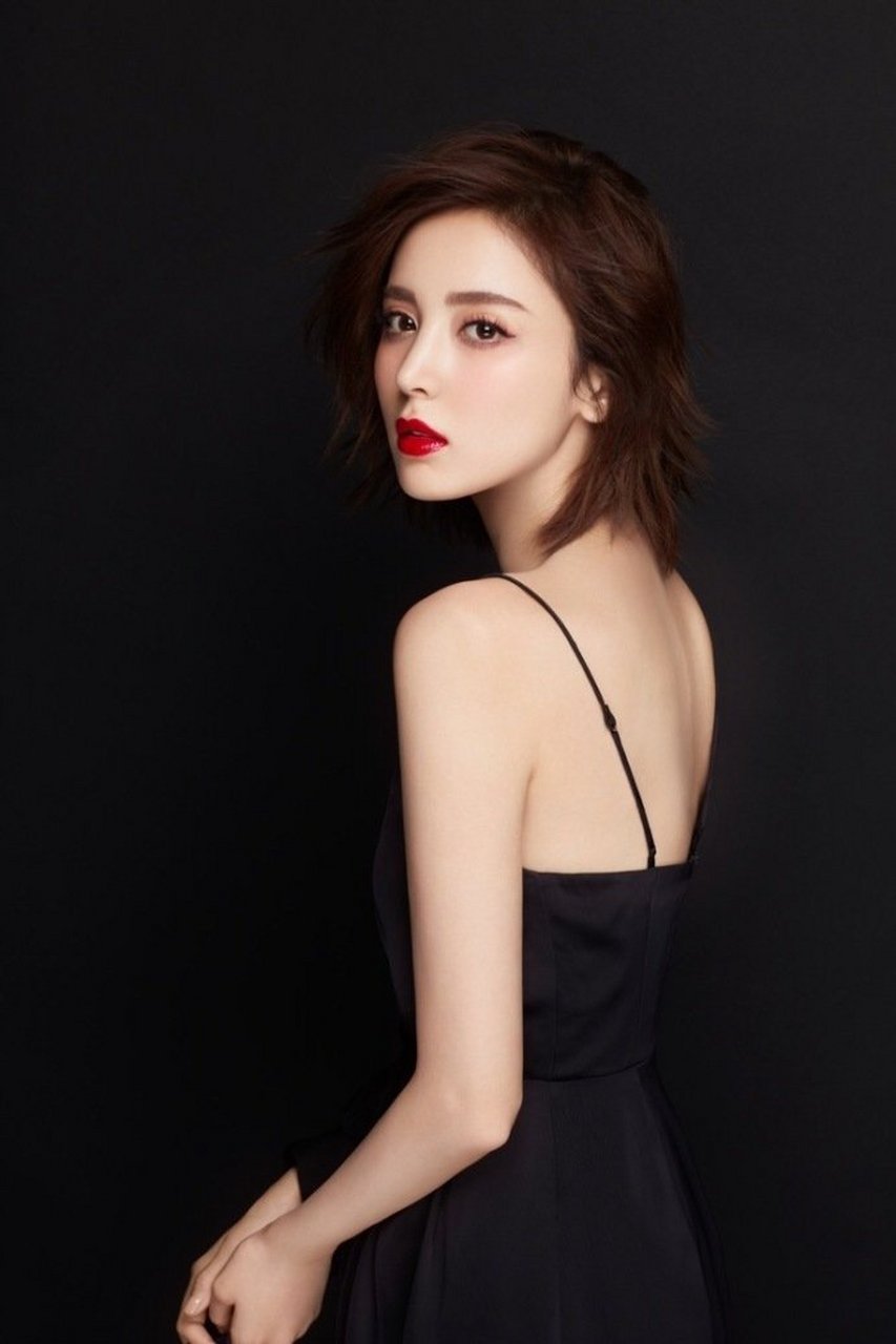 古力娜扎短发红唇