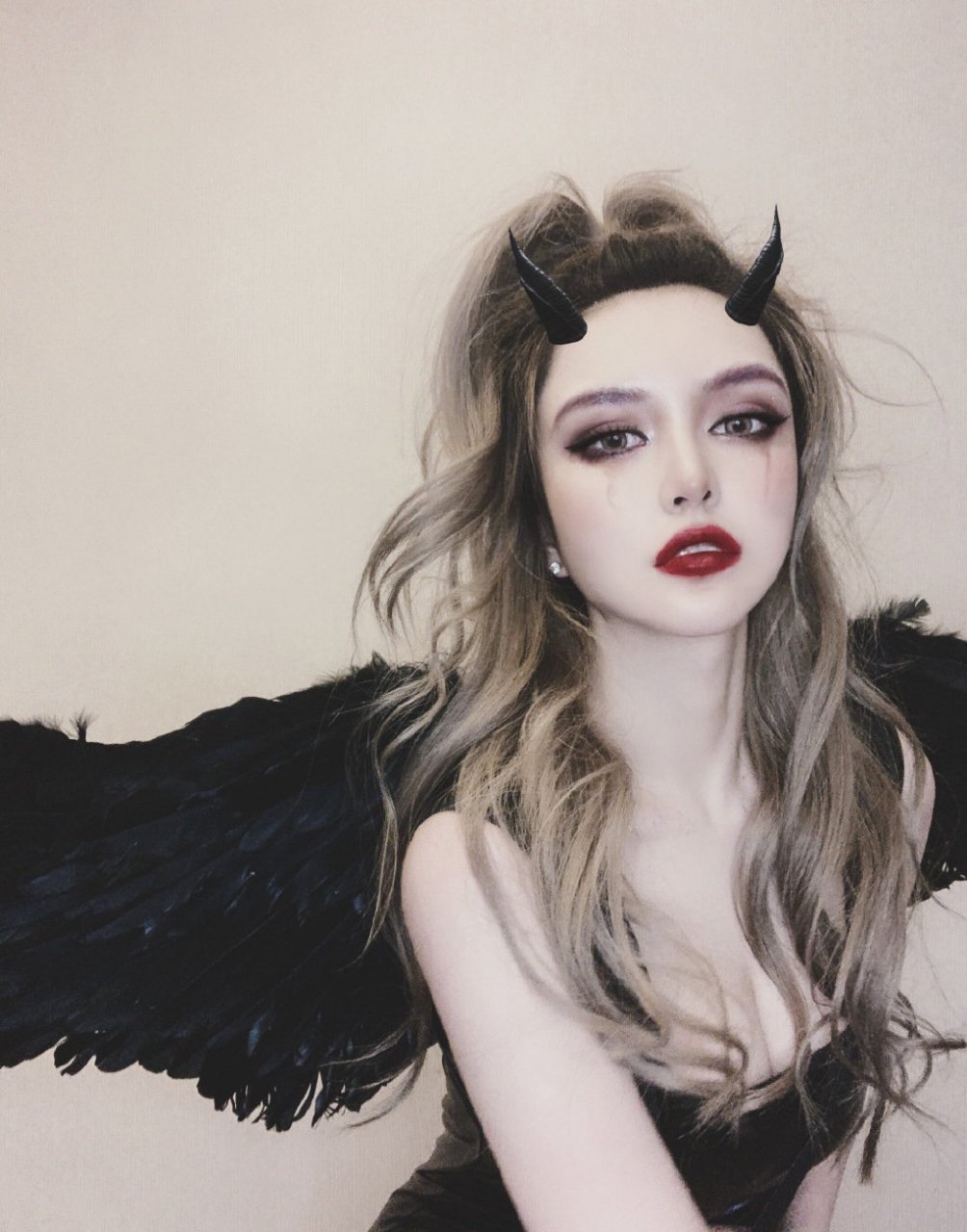 周扬青清冷魅惑妆容cos写真