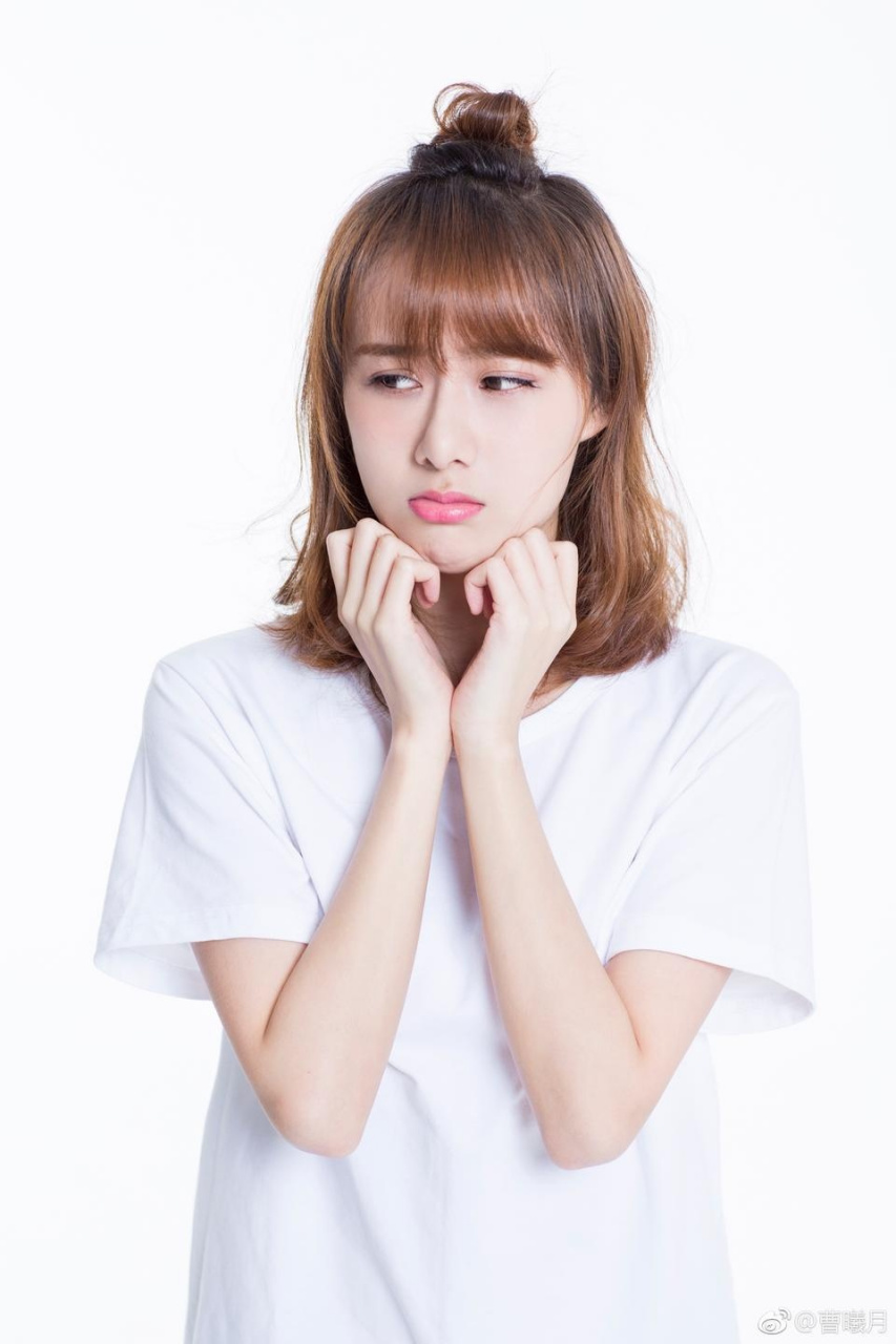 曹曦月雪白无暇