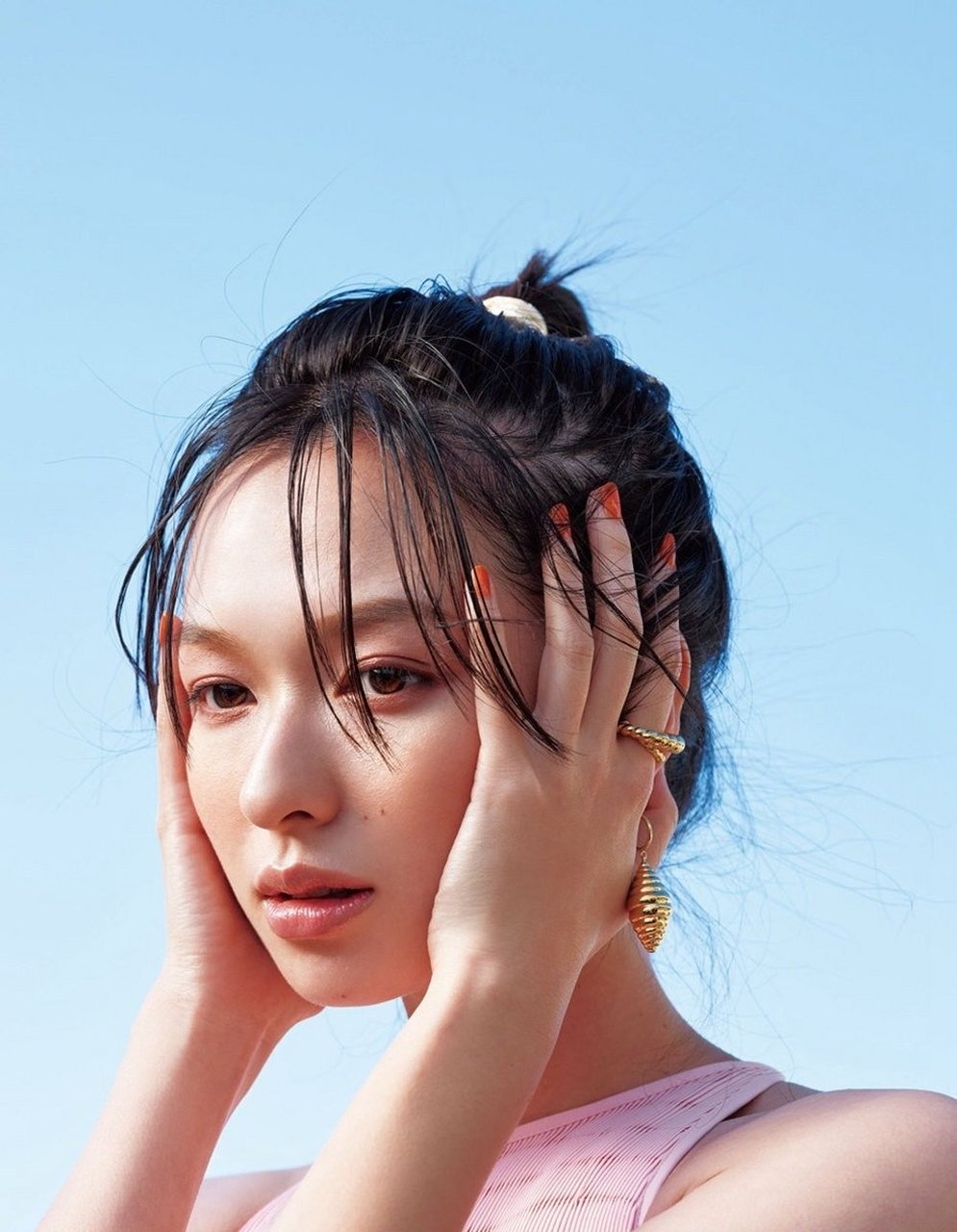 森绘梨佳2020年春季画报,高级又美貌的颜霸脸,足以驾驭任何妆容