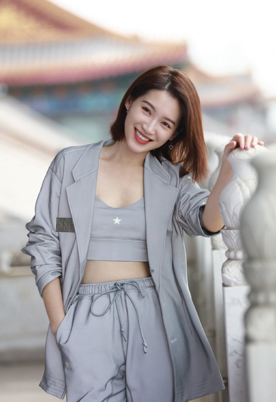 苏青甜酷运动风写真图片