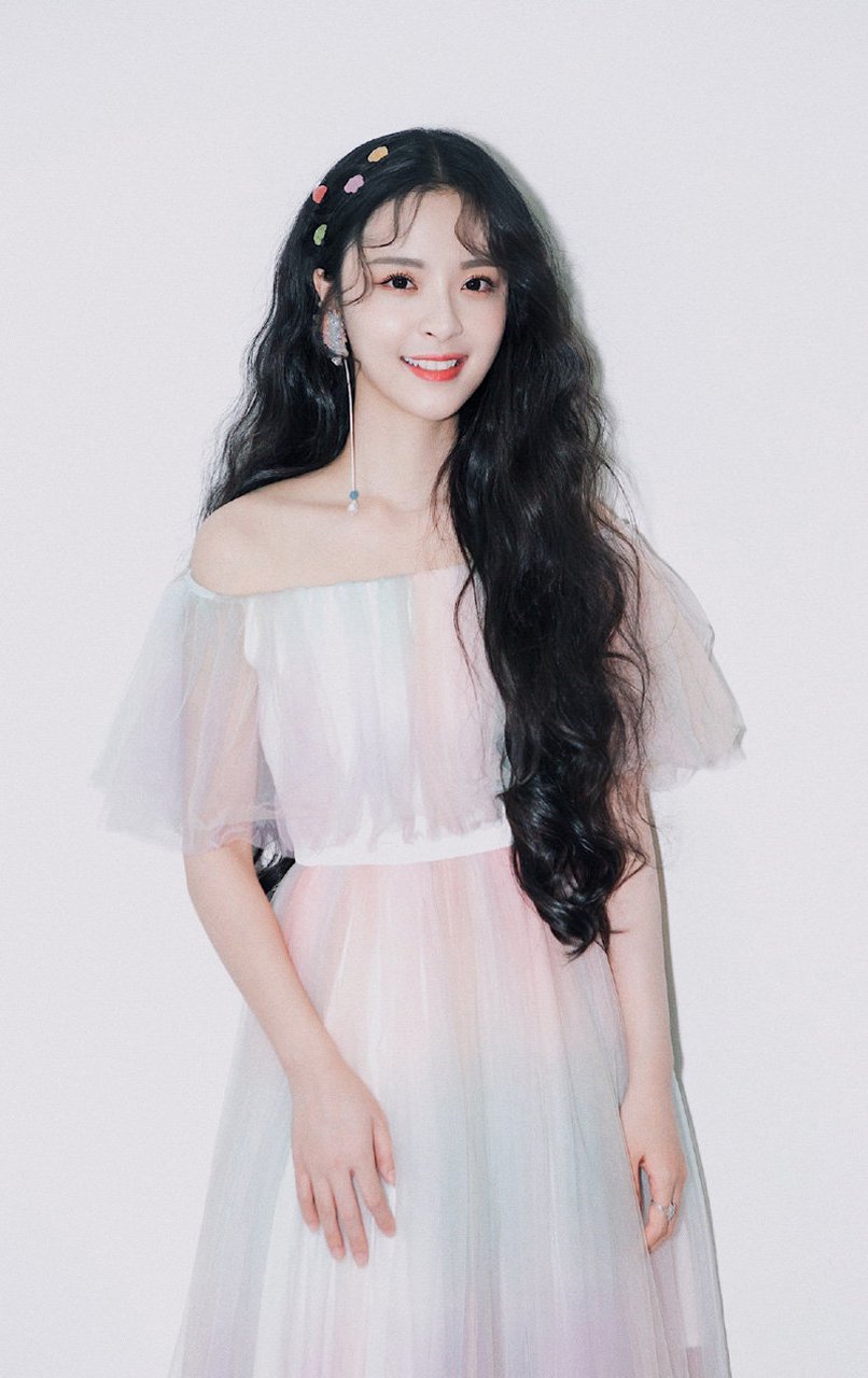 李莎旻子唯美仙气写真图片