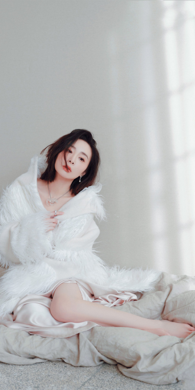 高叶大嫂时尚写真,明媚且优雅,气质出众.