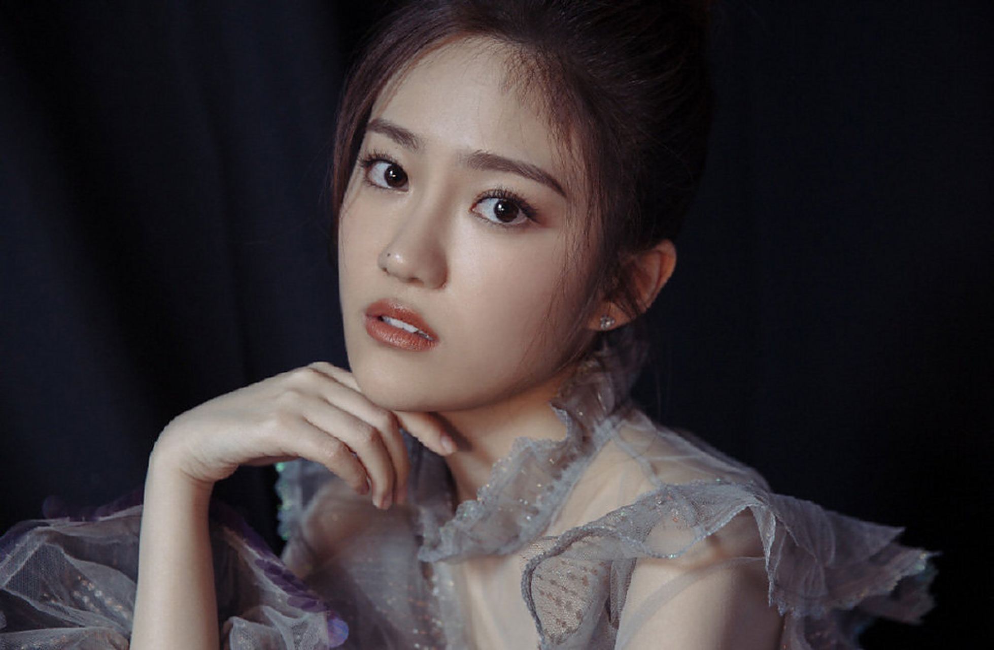 汤梦佳薄纱轻衣魅力无限