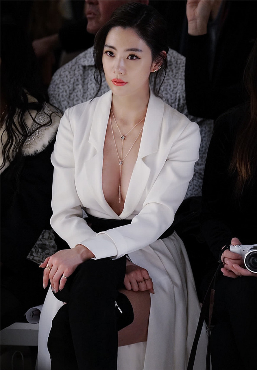 亚洲第一美女——李成敏,晒出一组热辣比基尼写真,身材真让人喷血