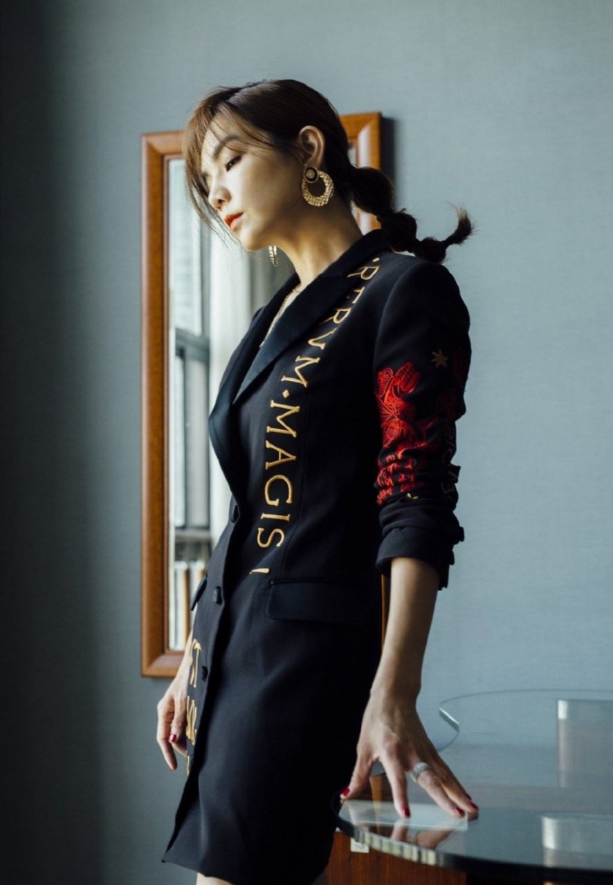 陈嘉桦迷人气质写真