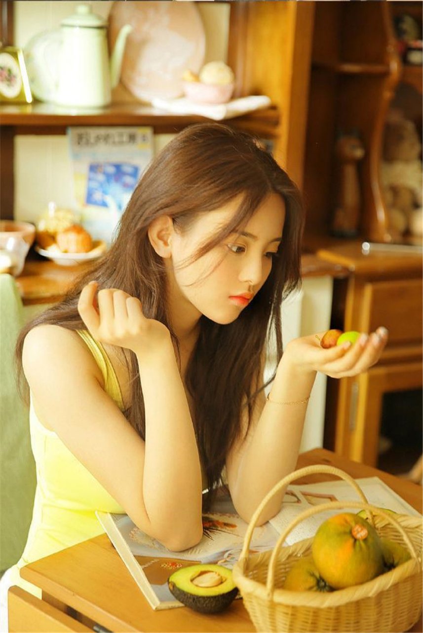 杨超越夏日柠檬写真,甜美清纯