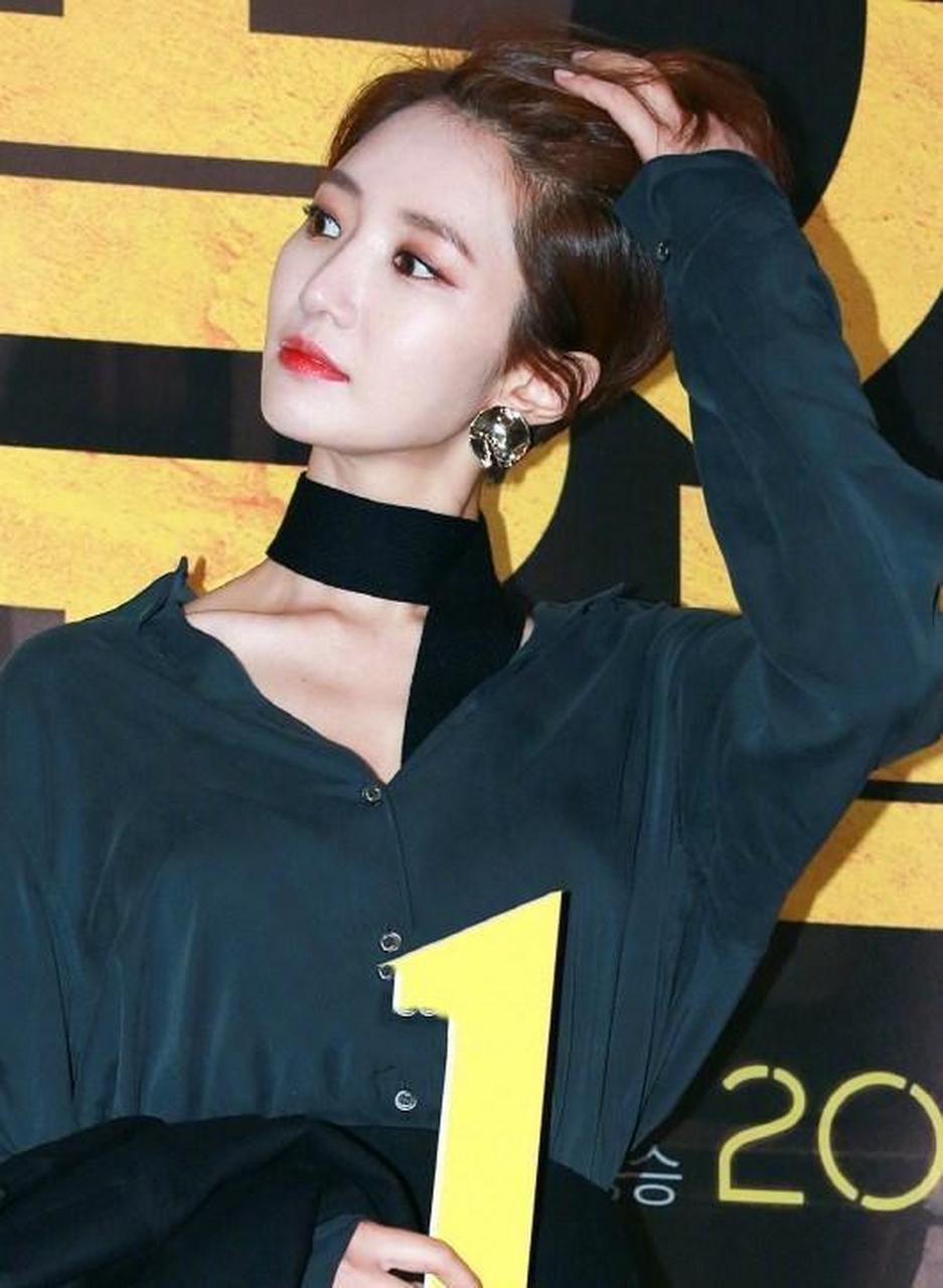 "短发女神"高俊熙出席活动妆容精致范儿足