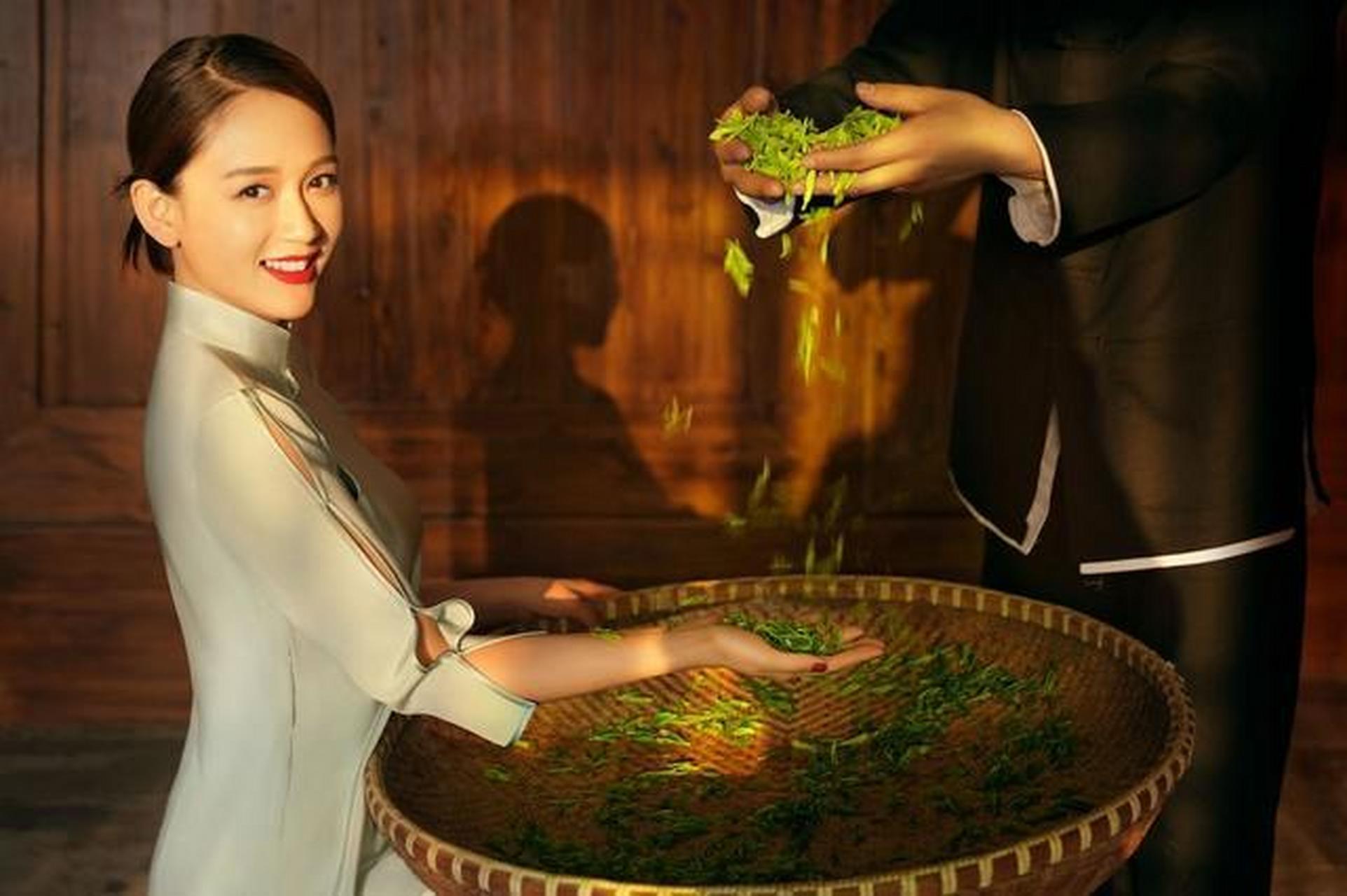 陈乔恩一身旗袍尽显少女气,实力演绎东方古典美!
