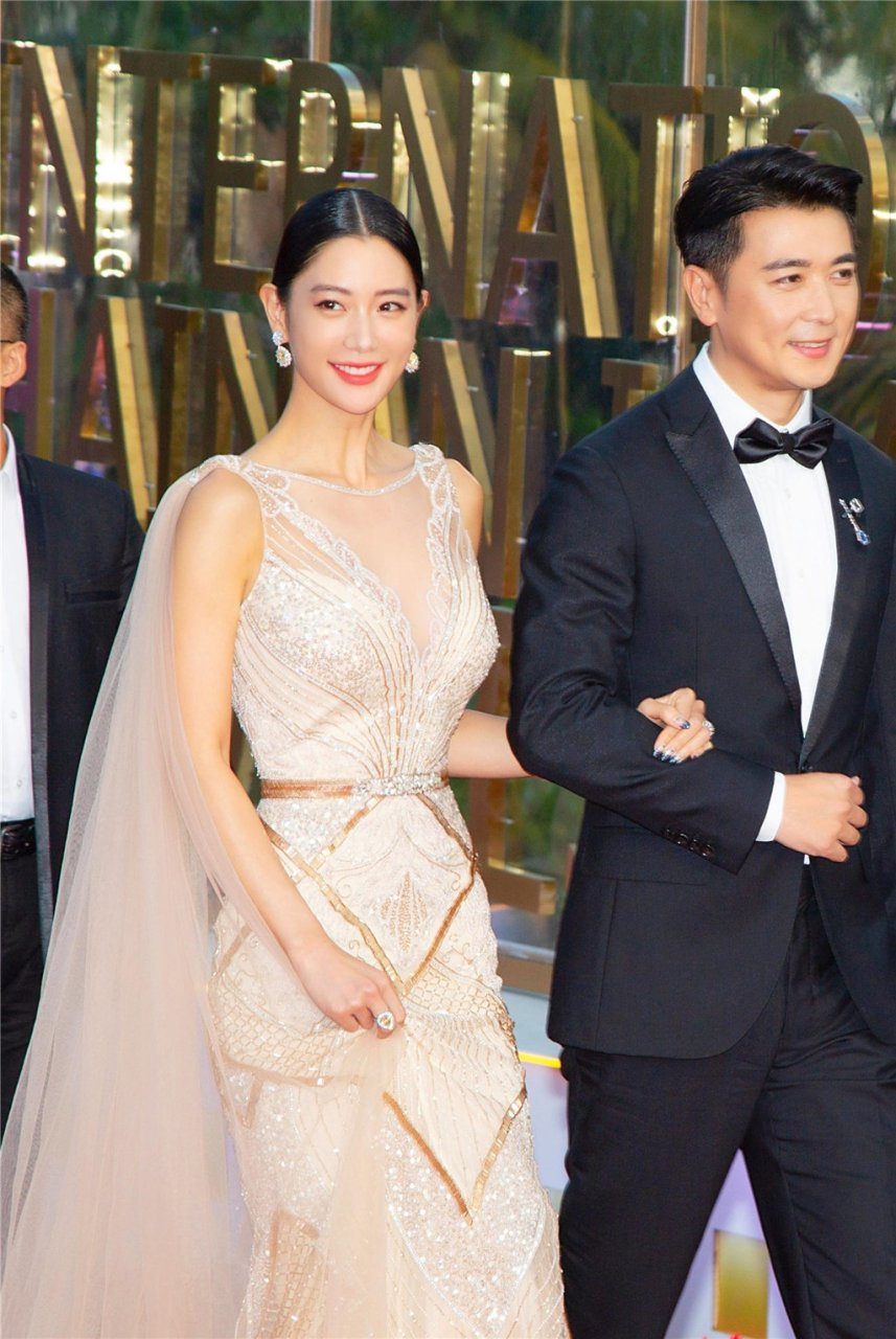 claralee克拉拉,依然容颜精致,身材曼妙