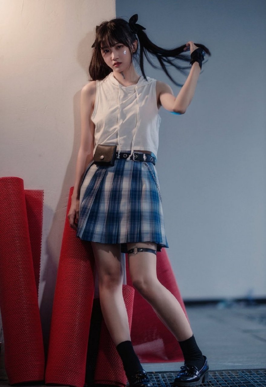 非主流短裙女生,青春可人.