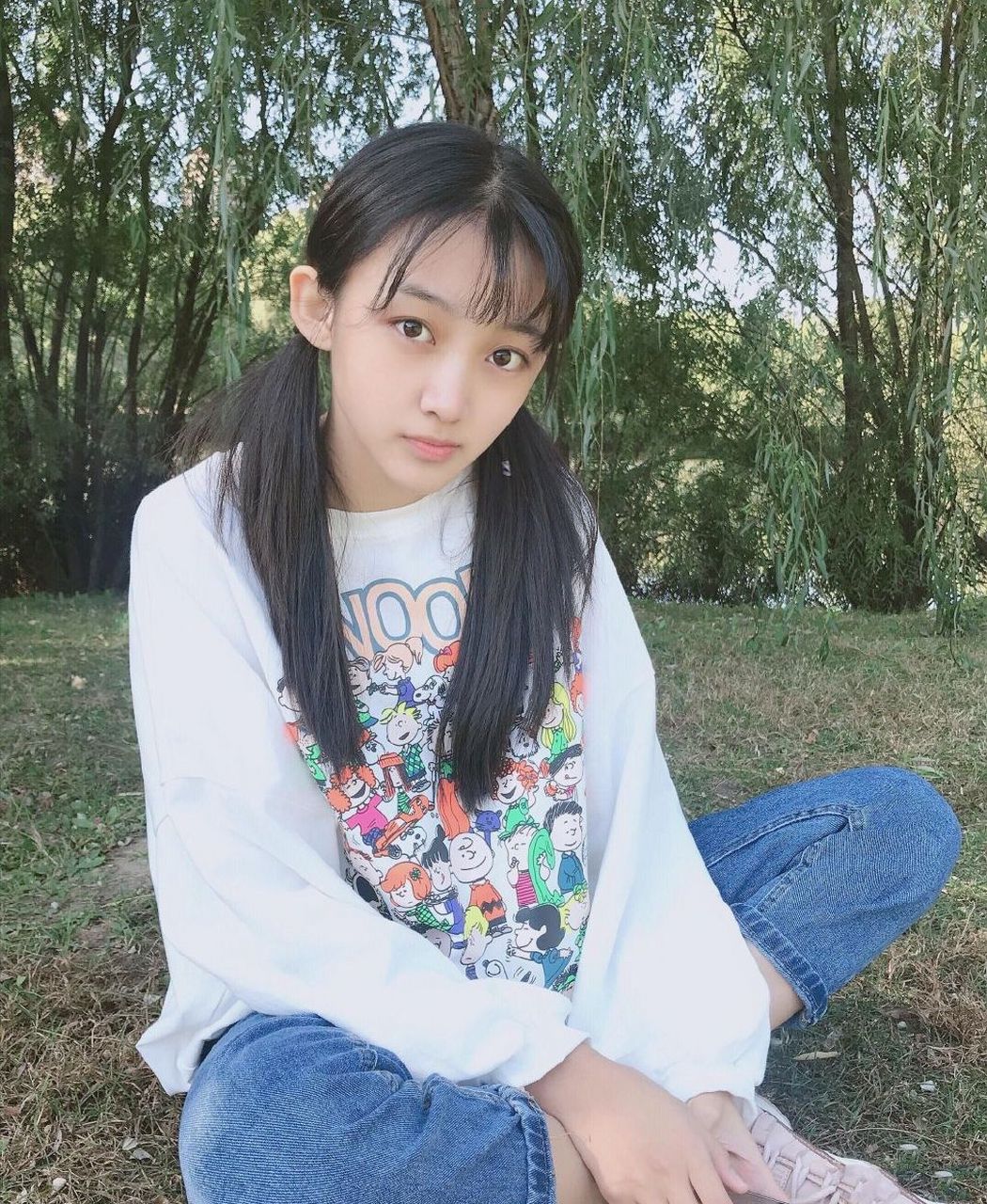 曲芷含秋天户外写真保持微笑的眼睛,才能看见更多美的风景