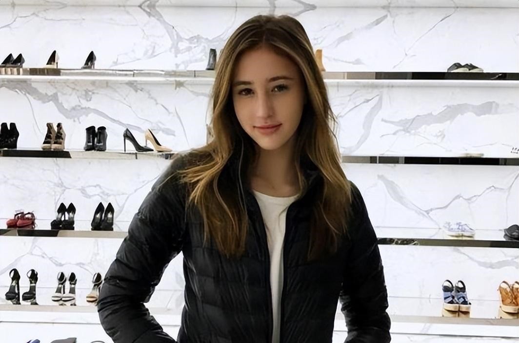 史泰龙女儿近照!姐妹牵手秀身材,顶级白富美,不输卡戴珊家族