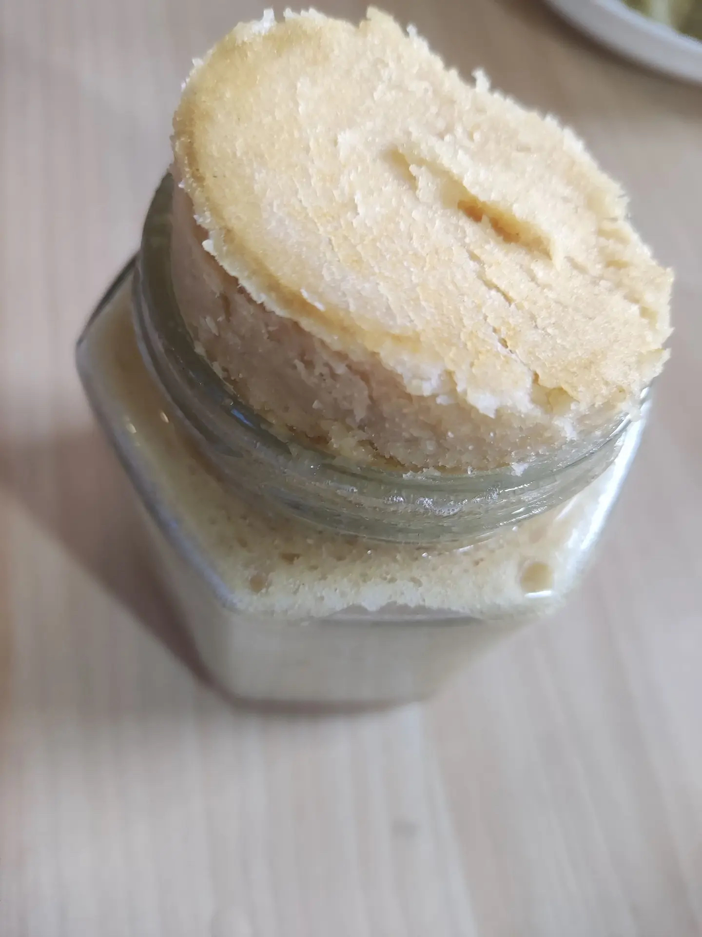 瓶装的蜂蜜过期了还能吃吗(过期的蜂蜜瓶属于什么垃圾) 瓶装的蜂蜜过期了还能吃吗(过期的蜂蜜瓶属于什么垃圾)