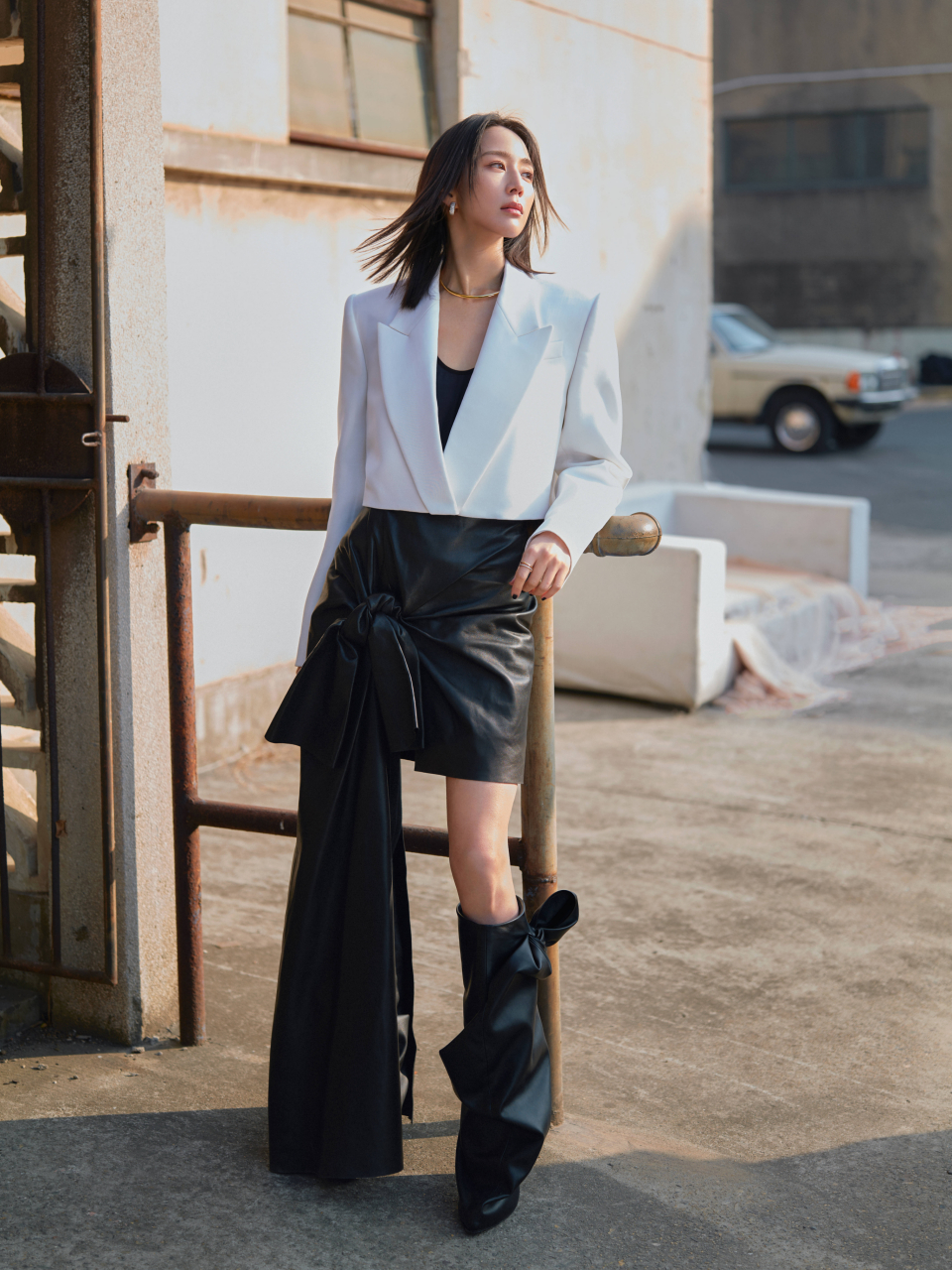 张钧甯时尚写真大赏:美腿丝袜搭配短裙热裤,熟女风韵尽显!