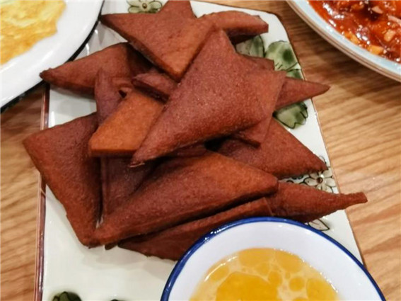 您可千万不要错过品尝下面这些当地特色美食和特产:  粉浆饭:安阳"