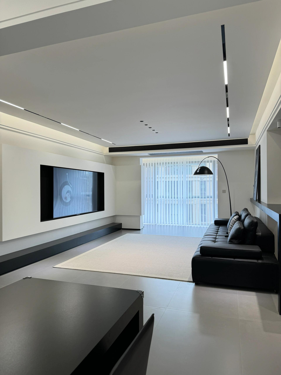 黑白灰现代极简风装修,呈现出黑色的沉稳,白色的明亮以及灰色的过渡