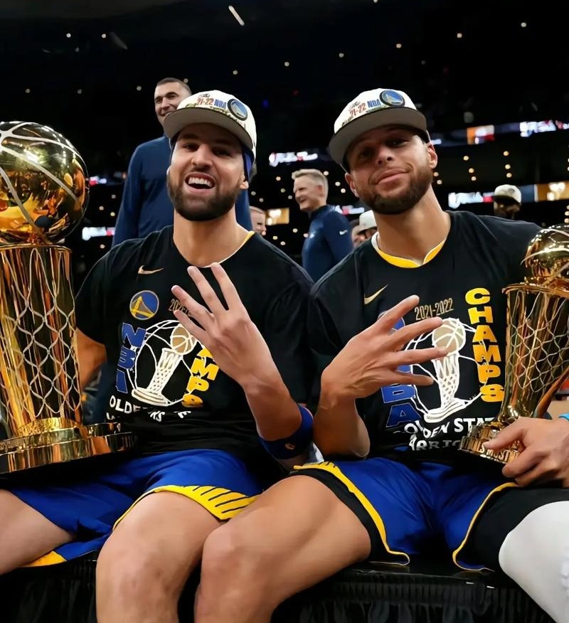 勇士队合影勇士水花兄弟水花组合勇士队合影勇士队水花兄弟库里水花