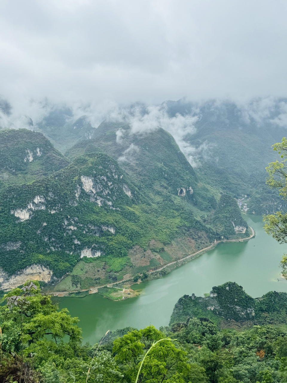 位于广西壮族自治区百色市凌云县伶站瑶族乡,是一处美如画的自然景点