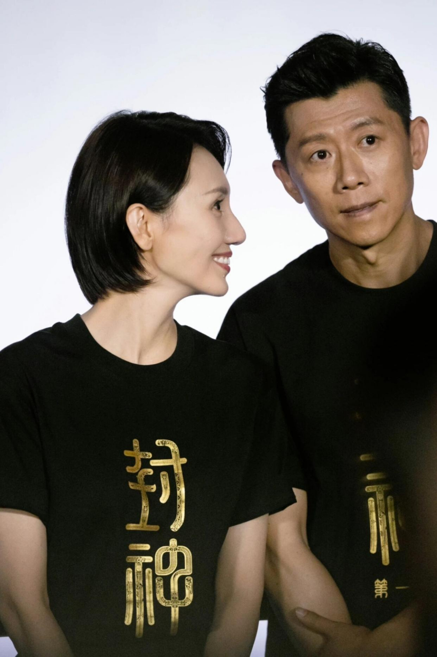 袁泉夏雨,娱乐圈模范夫妻,今年是结婚的第14年了,两人还都是低调有