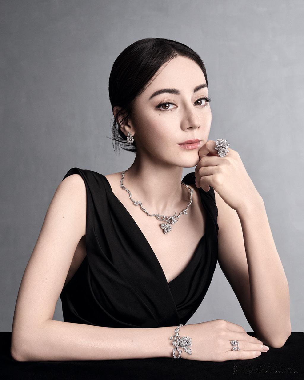 迪丽热巴立体的五官