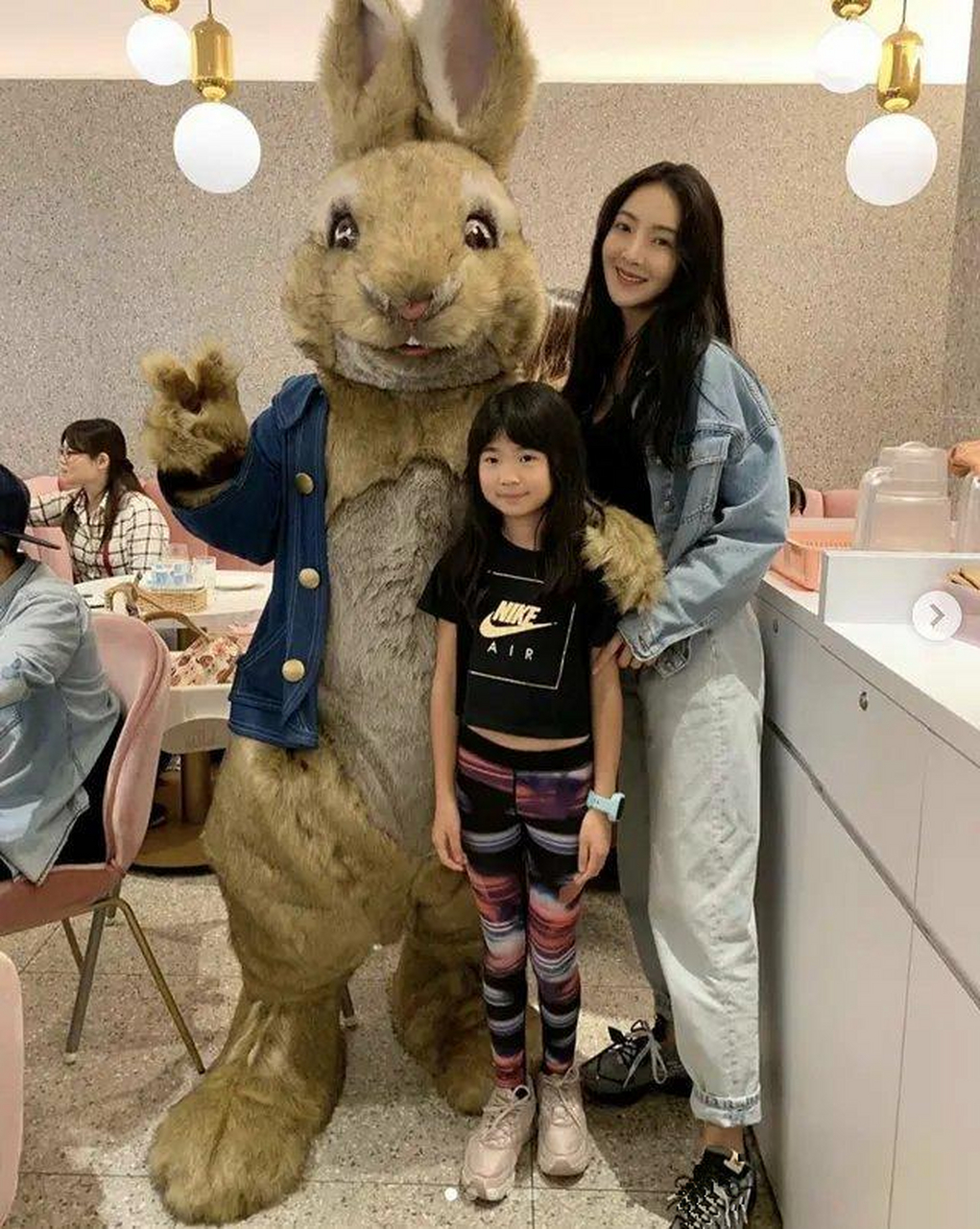 曹格妻子女儿近照