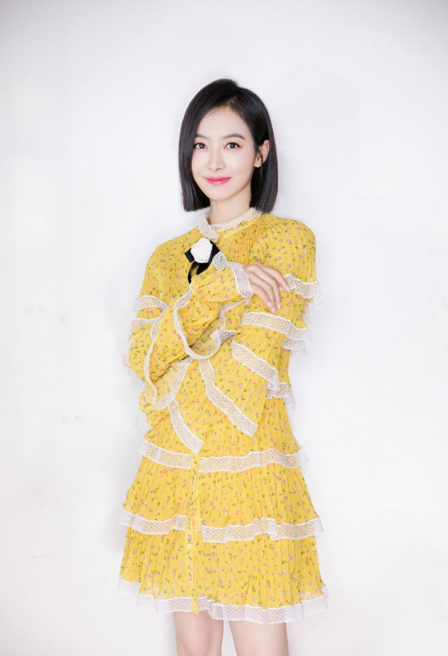 宋茜短发vs马尾辫,小伙伴们更喜欢那种风格?