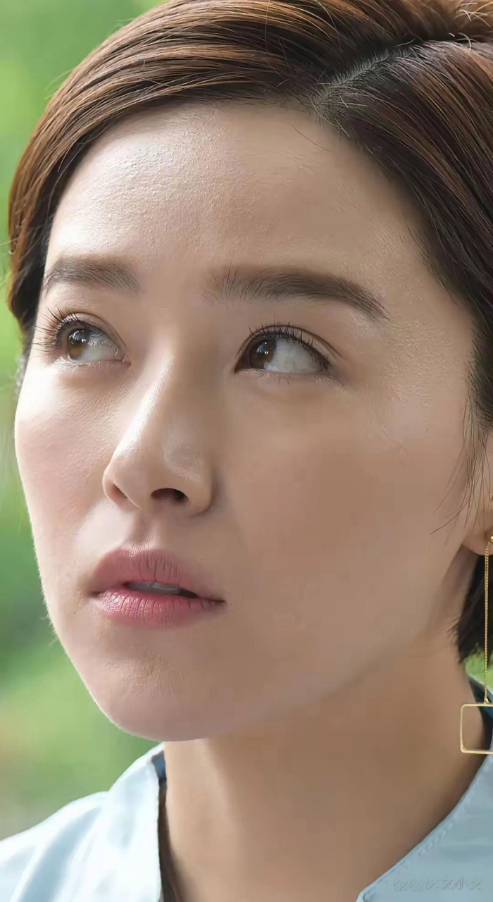 明星阚清子的高清贴脸图