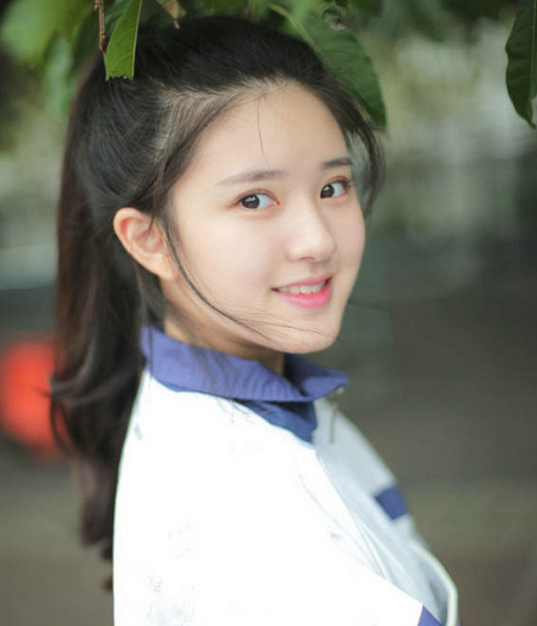 学生时期的赵露思靠一组随手自拍照统治qq空间,人人网,贴吧.