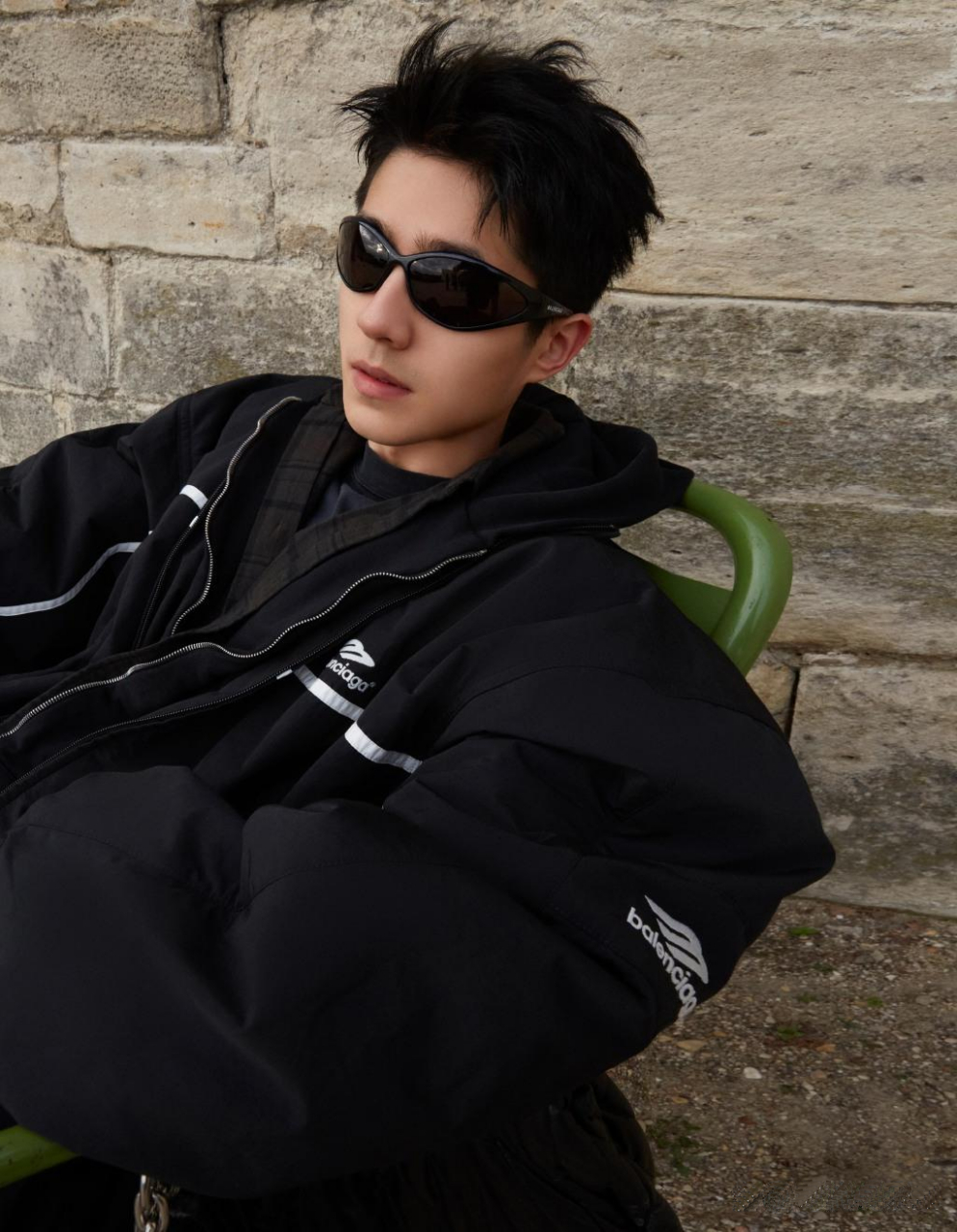 刘昊然巴黎世家还挺帅