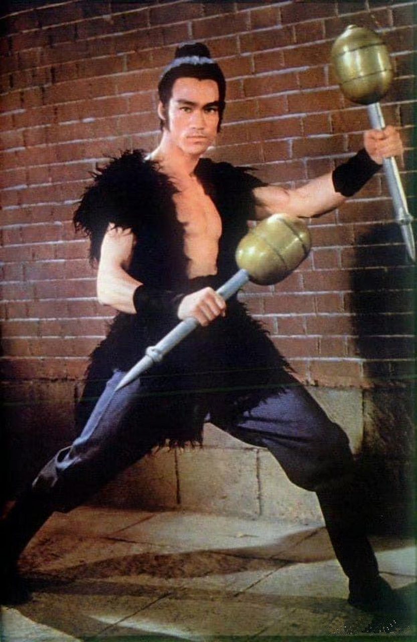 李小龙古装剧照,瞬间霸气侧漏.