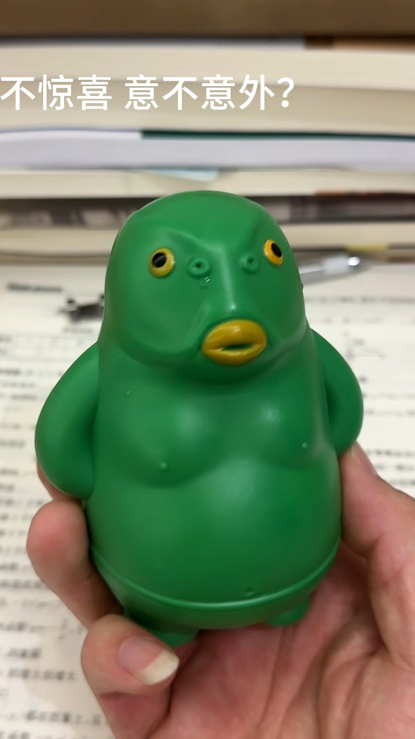 这么丑的绿头鱼,鼻孔里居然还能喷水,这下好玩了~