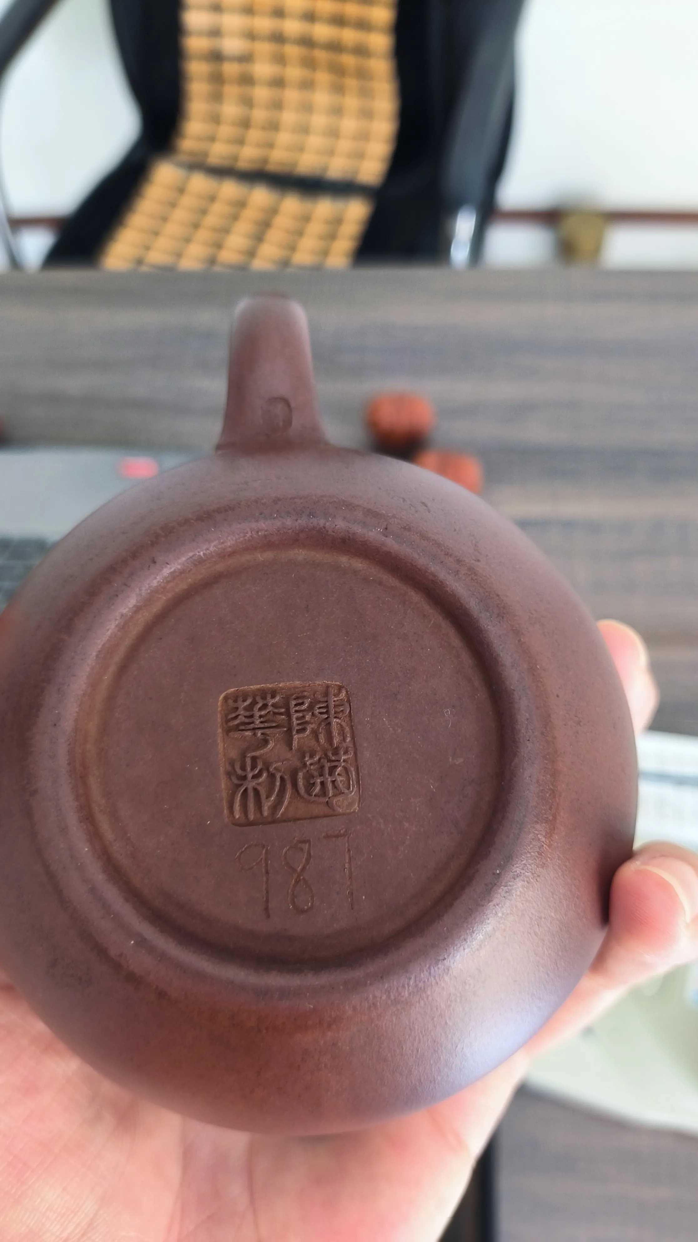 十年前我在京东上买了这把紫砂壶,它陪伴了我整整十年,即使前几天不