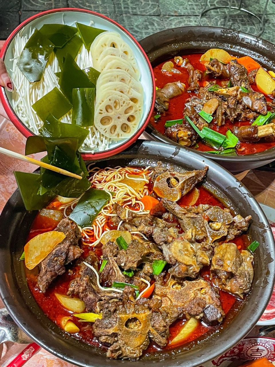《关于我在武汉唯一推荐的烧烤店》羊蹄火锅也好绝… 武汉本地朋友带
