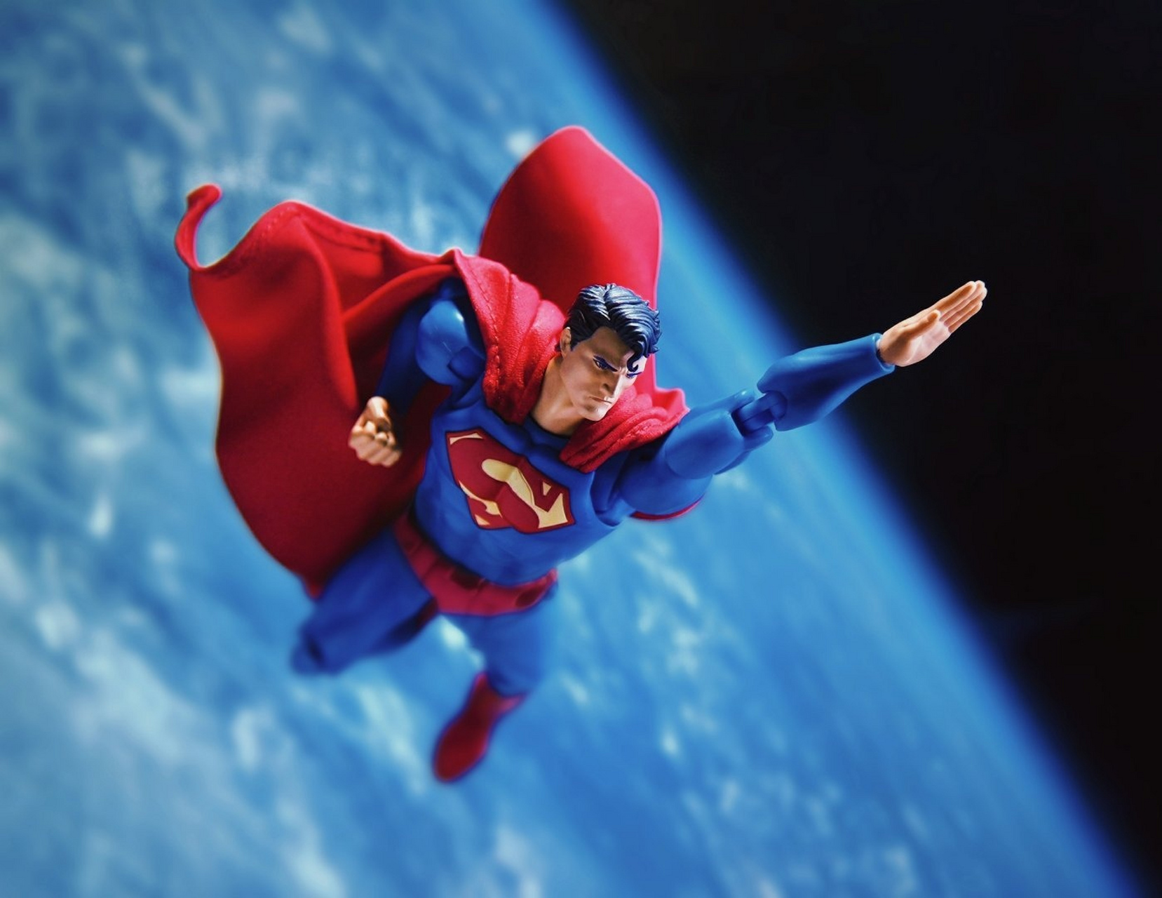 模型欣赏:mafex 缄默 蝙蝠侠与超人,滤镜使用的非常出色,拍出了气势感