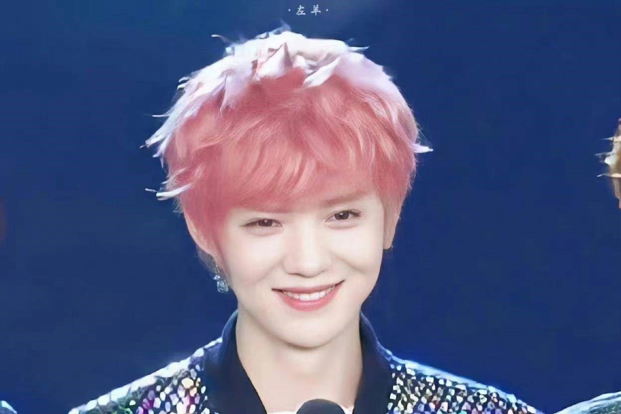 鹿晗染上粉色头发,又掀起一波热议,网友:少女心爆棚的象征