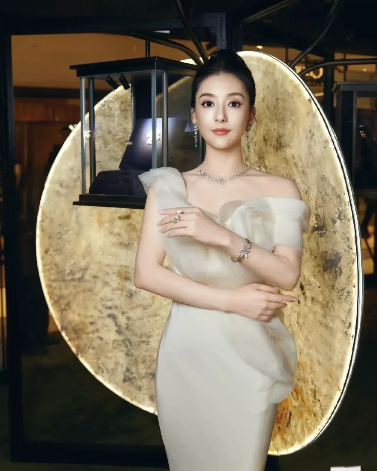 其实小梅和方媛挺像的 都是低调不作妖的乖乖女